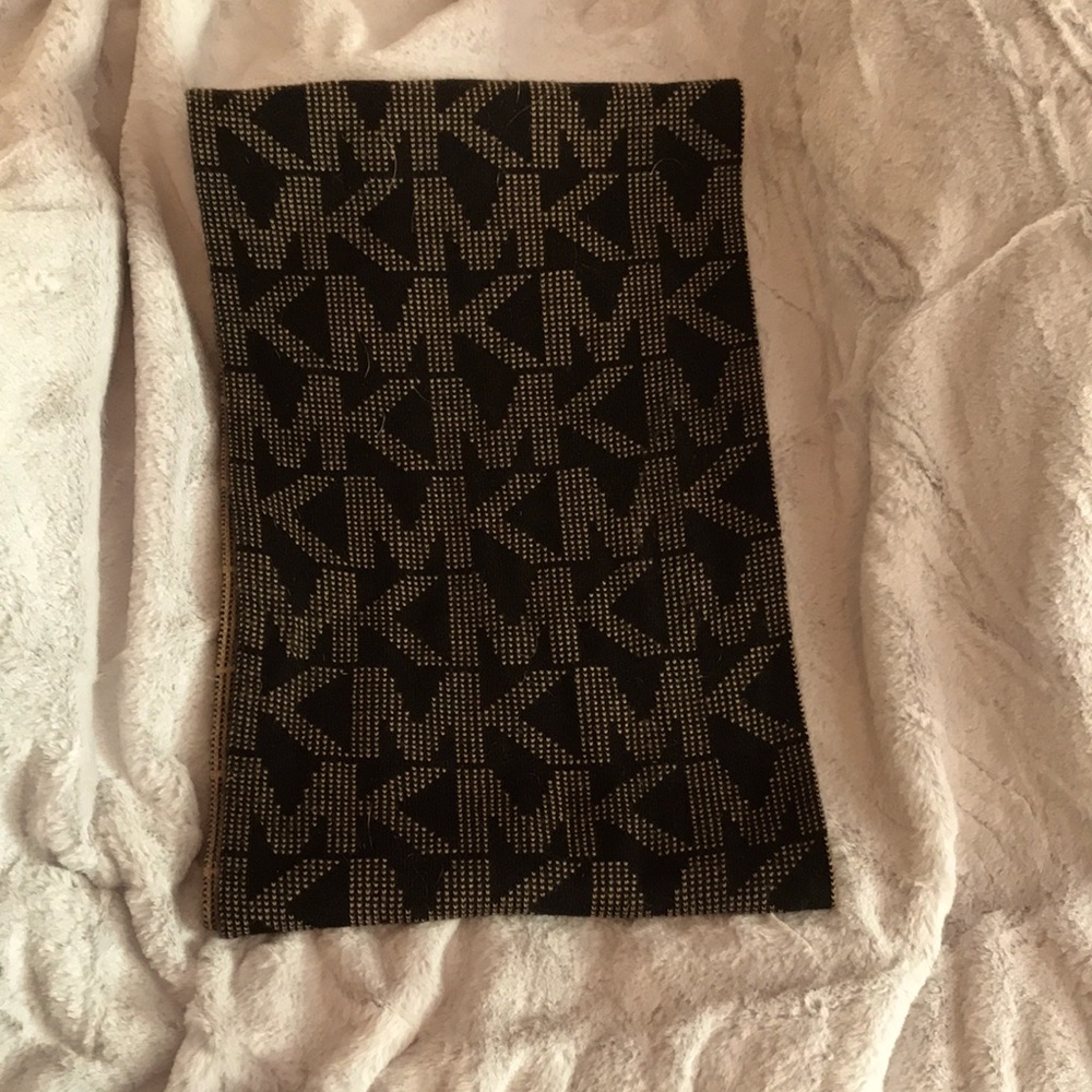Michael kors scarf